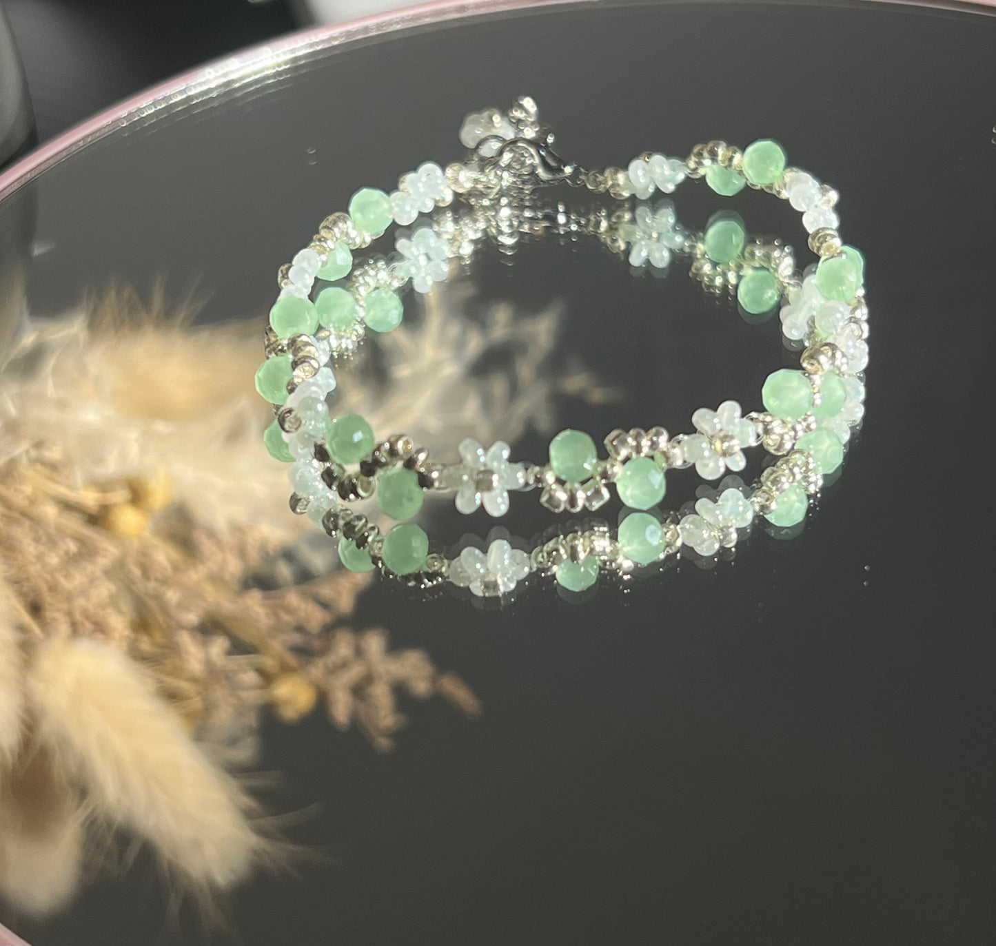 Elegant Grønn Krystall Armbånd - Håndlaget med Natursteiner