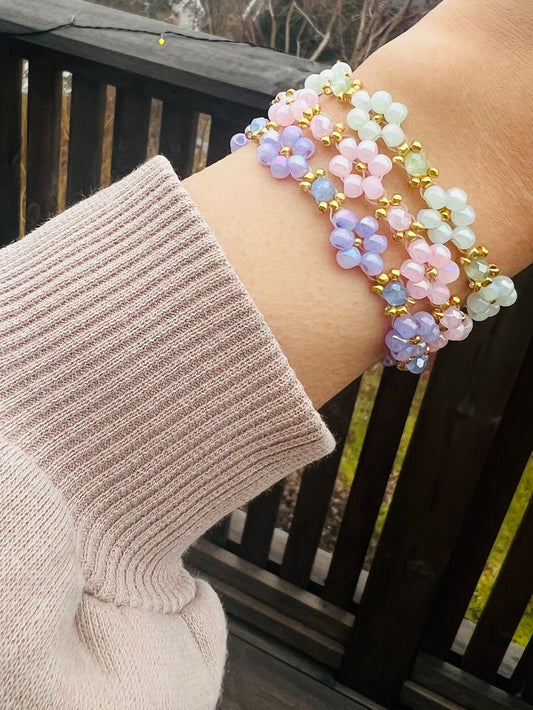 Pastellfarget Armbånd med Blomsterdesign